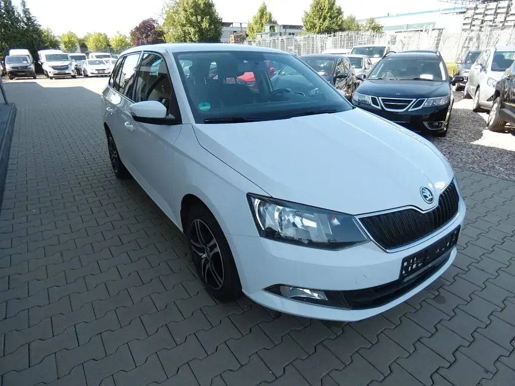 Gebraucht Skoda Fabia Ambition 75 PS (55 kW) 2015 Weiß Kombi