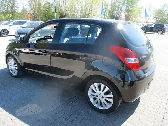 Gebraucht Hyundai i20 Style 101 PS (74 kW) 2009 Schwarz Kleinwagen