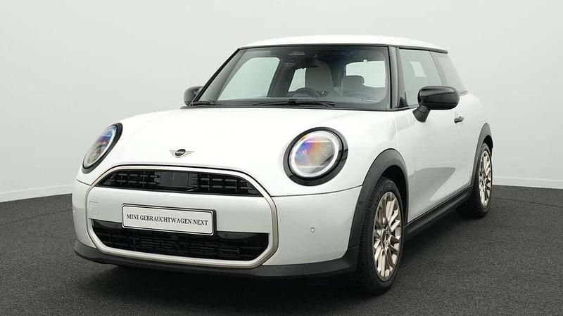 Gebraucht Mini Cooper Favoured 156 PS (114 kW) 2024 Weiß Kleinwagen