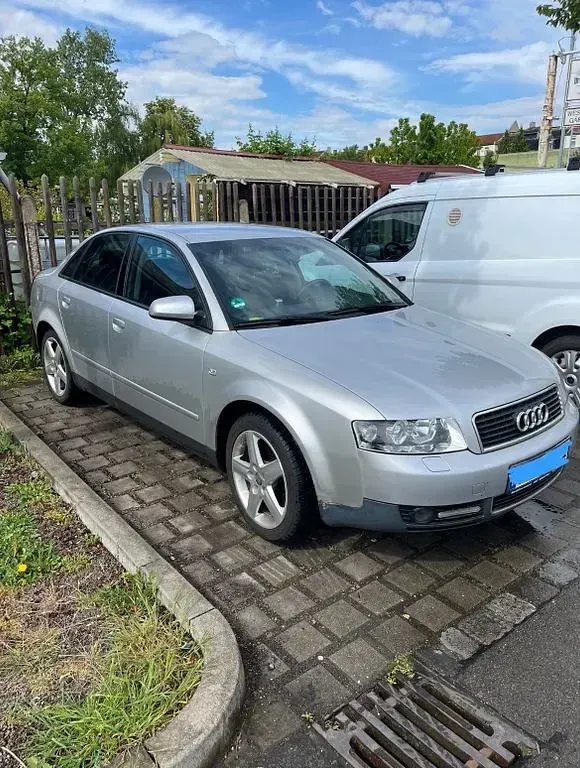 Używany Audi A4 131 KM (96 kW) 2001 Srebrny Sedan/Limuzyna