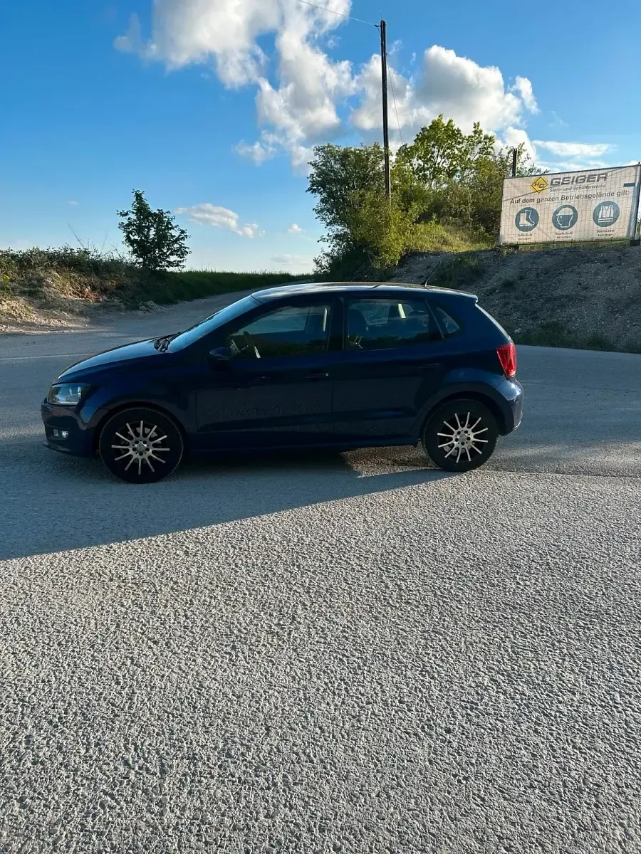 Gebraucht VW Polo 105 PS (77 kW) 2013 Blau Kleinwagen