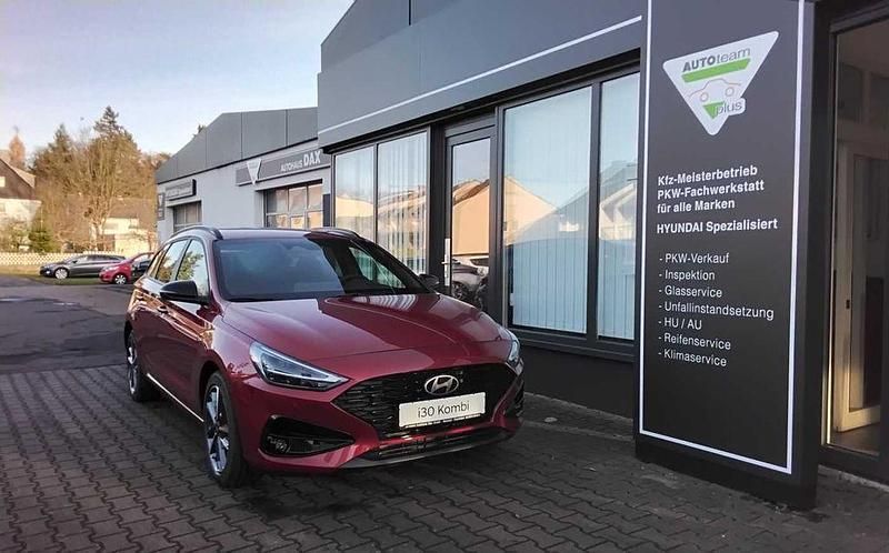 Neu Hyundai i30 101 PS (74 kW) 2025 Rot Kombi