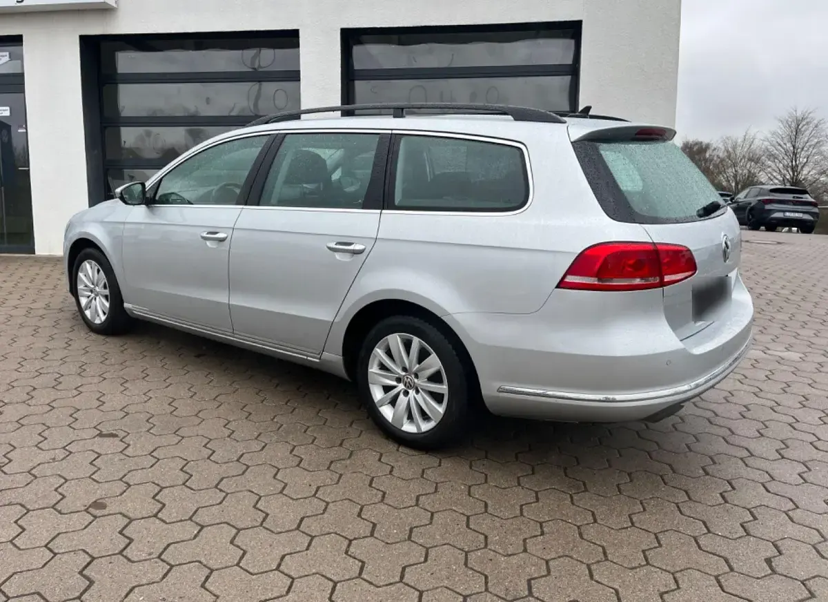 Gebraucht VW Passat 140 PS (102 kW) 2012 Silber Kombi