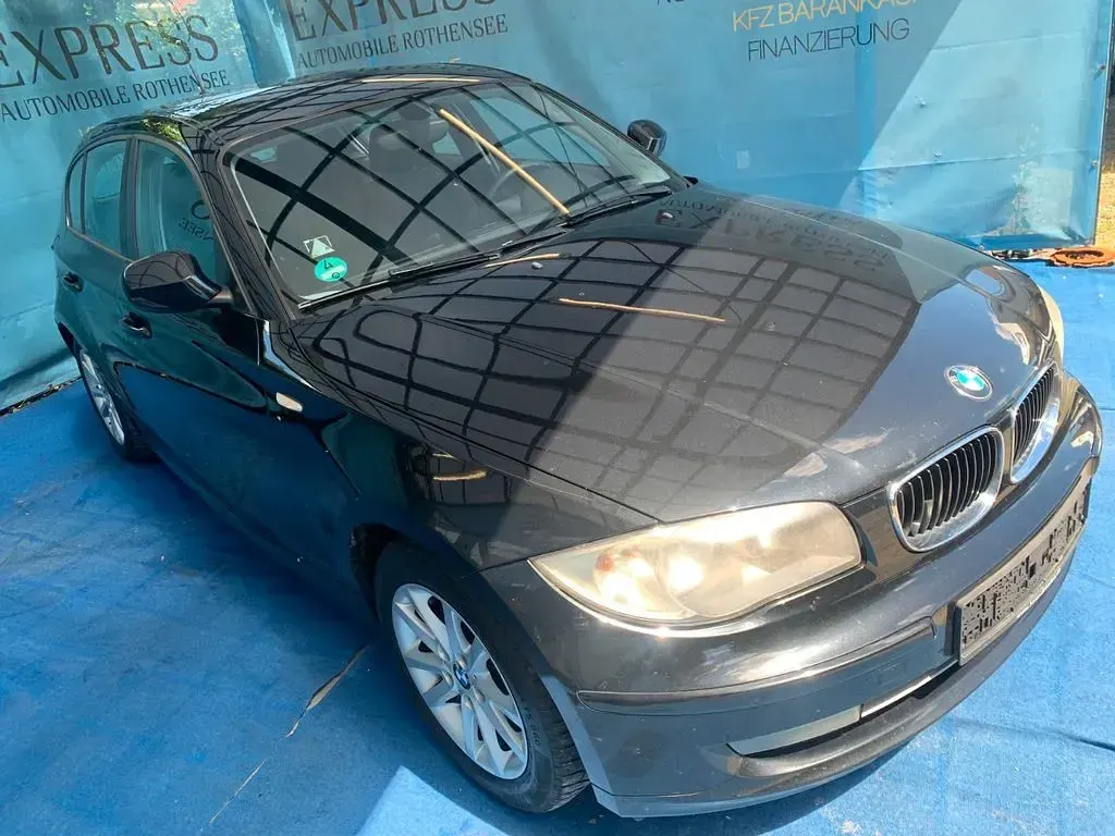 Gebraucht BMW 116 116 PS (85 kW) 2010 Schwarz Kleinwagen