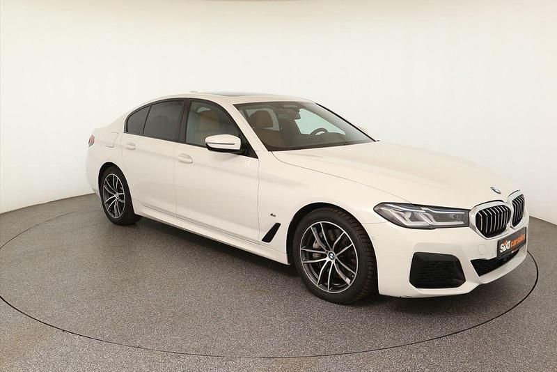 Weiß Gebraucht 2023 BMW 530 M Sport Limousine | 42.950 € (Guter Preis) - Bild 1/4