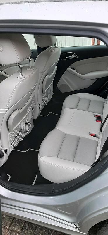 Gebraucht Mercedes B200 156 PS (114 kW) 2016 Silber Van / Kleinbus