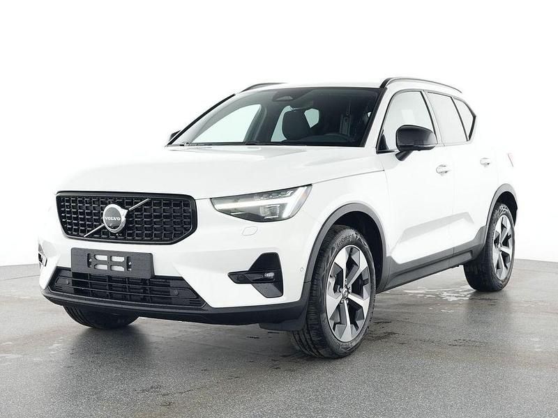 Weiß Gebraucht 2025 Volvo XC40 Plus SUV | 35.900 € (Fairer Preis) - Bild 1/4