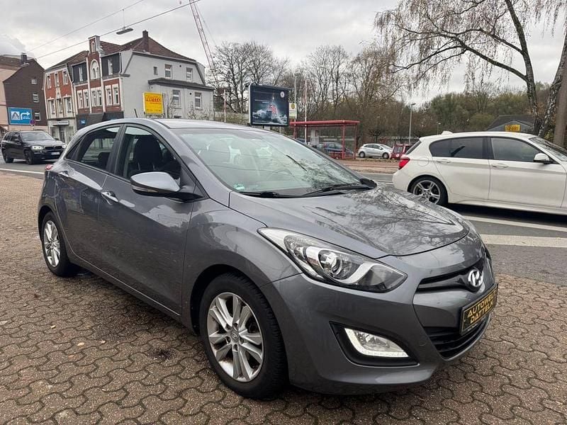 Gebraucht Hyundai i30 99 PS (72 kW) 2014 Grau Limousine