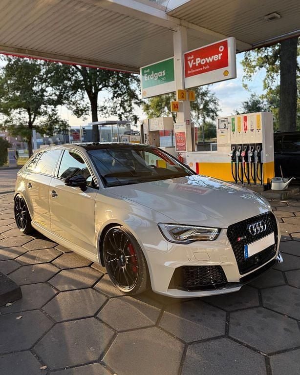 Rot Gebraucht 2017 Audi RS3 Sport Kleinwagen | 44.000 € (Etwas zu teuer) - Bild 1/4