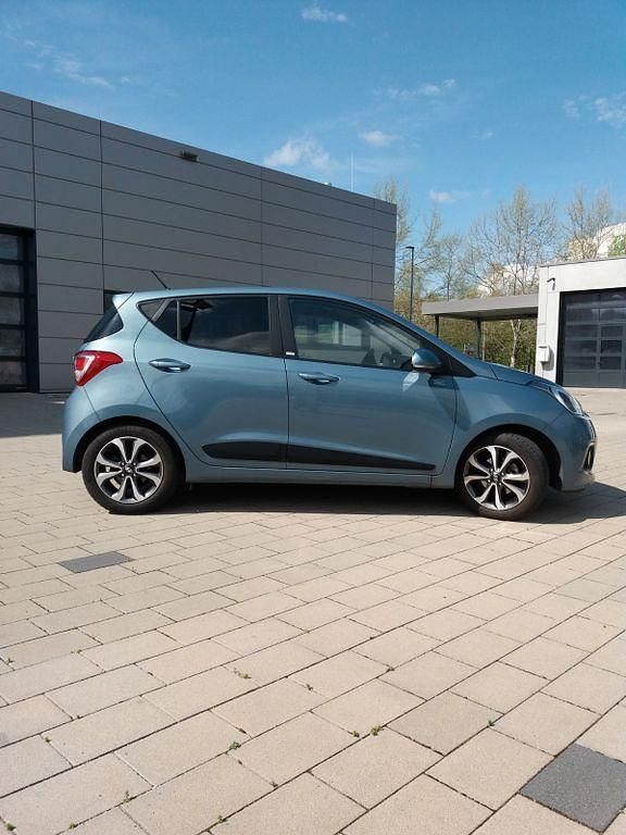 Blau Gebraucht 2016 Hyundai i10 Passion Kleinwagen | 7.900 € (Guter Preis) - Bild 1/4