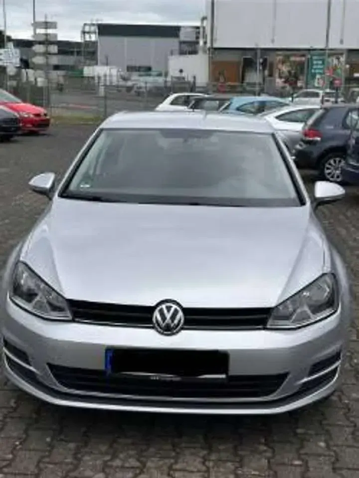 Gebraucht VW Golf VII Trendline 110 PS (80 kW) 2015 Reflexsilber metallic Kleinwagen