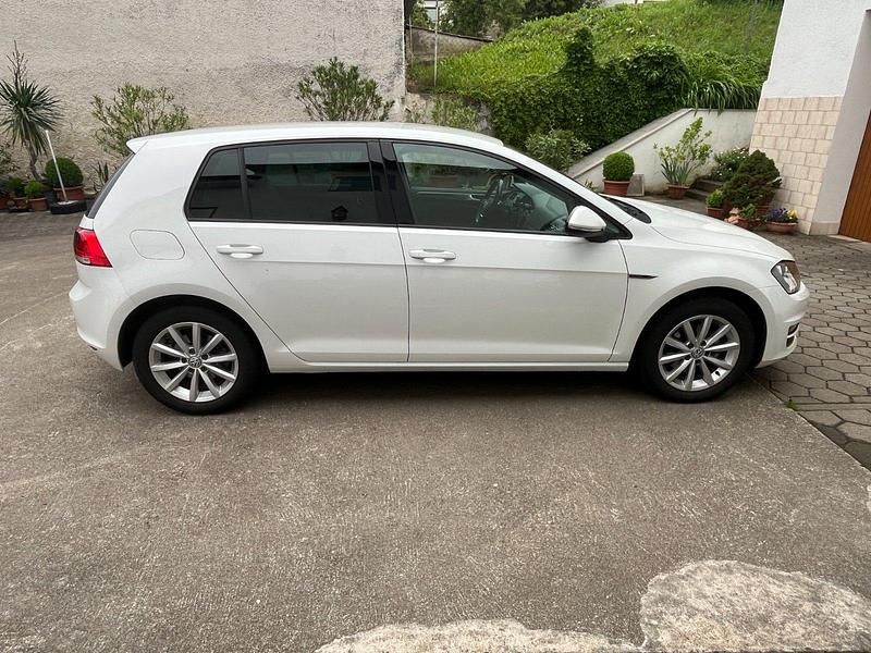 Weiß Gebraucht 2015 VW Golf VII Limousine | 9.800 € (Fairer Preis) - Bild 1/4