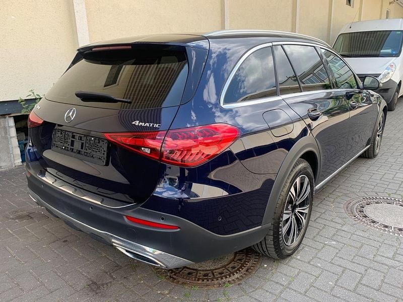 Gebraucht Mercedes C220 200 PS (147 kW) 2022 Blau Limousine