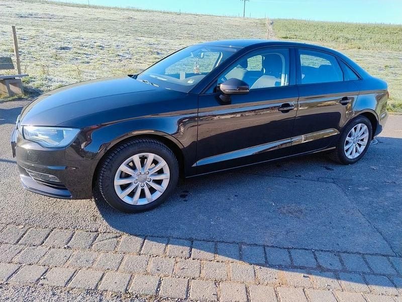 Braun Gebraucht 2015 Audi A3 Attraction Limousine | 12.500 € (Superpreis) - Bild 1/4