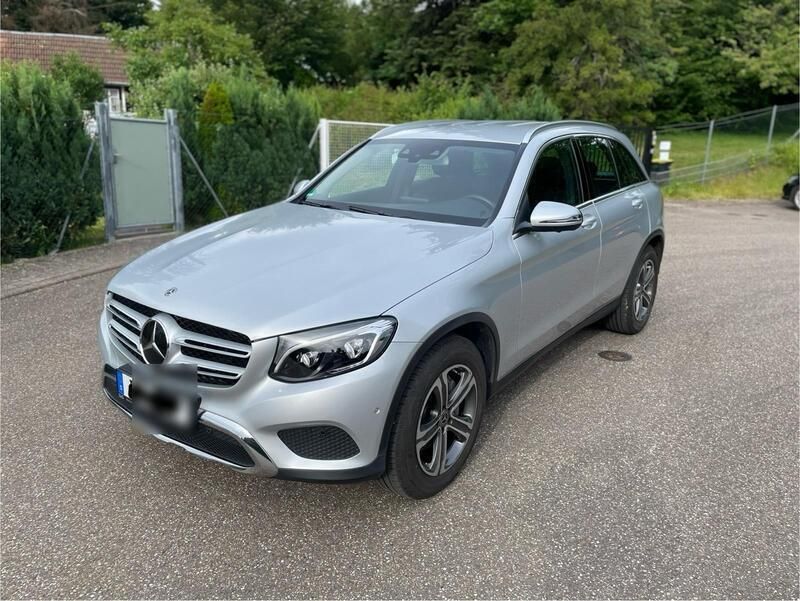 Silber Gebraucht 2017 Mercedes GLC250 AMG line SUV | 29.650 € (Fairer Preis) - Bild 1/4