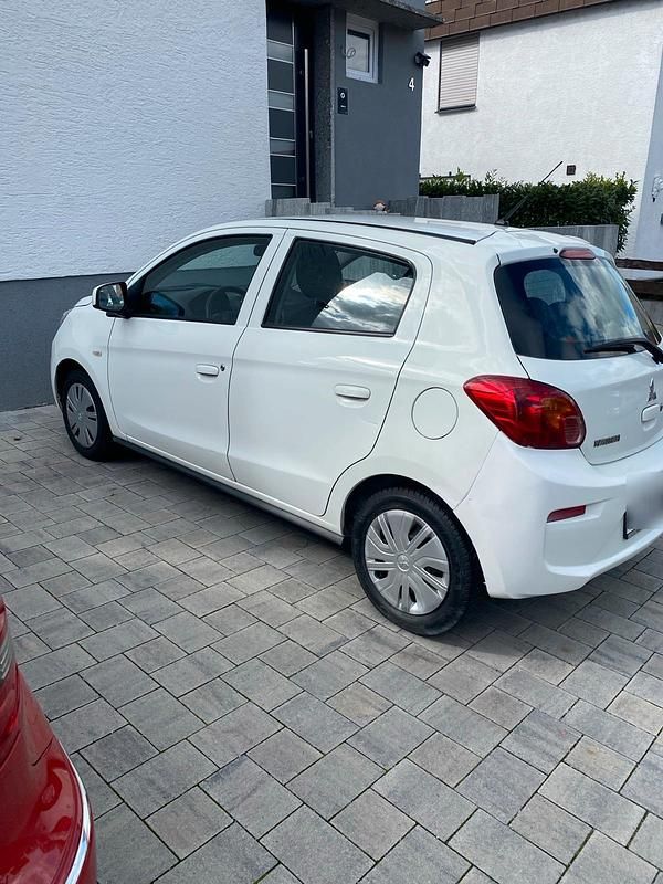 Weiß Gebraucht 2018 Mitsubishi Space Star Limousine | 3.800 € (Superpreis) - Bild 1/4