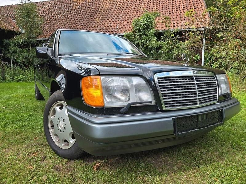 Schwarz Gebraucht 1994 Mercedes E420 Limousine | 18.500 € - Bild 1/4