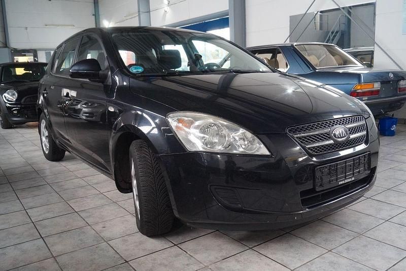 Gebraucht Kia Ceed Basis 109 PS (80 kW) 2009 Schwarz Kleinwagen