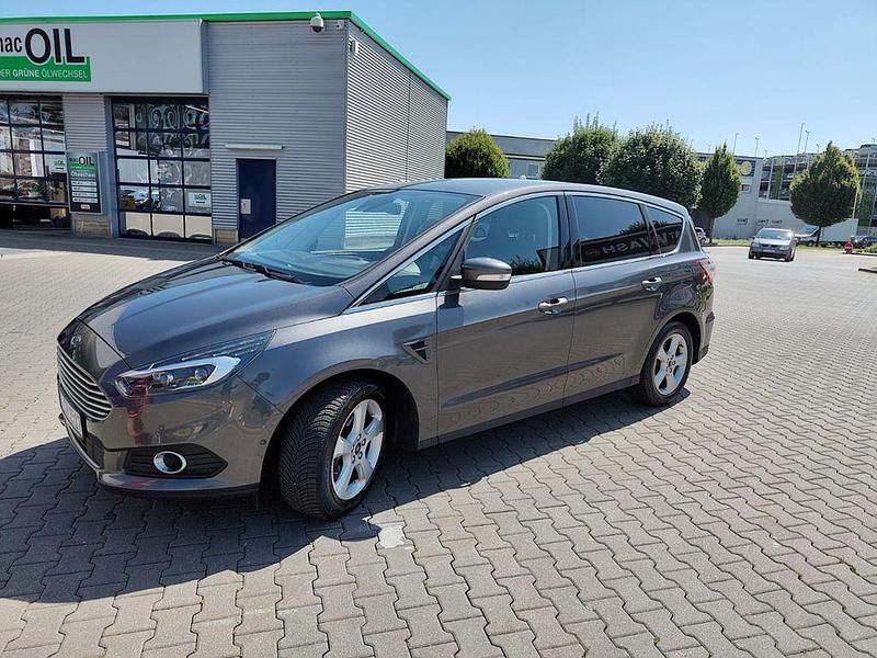 Grau Gebraucht 2017 Ford S-MAX Titanium Van / Kleinbus | 18.100 € (Fairer Preis) - Bild 1/4