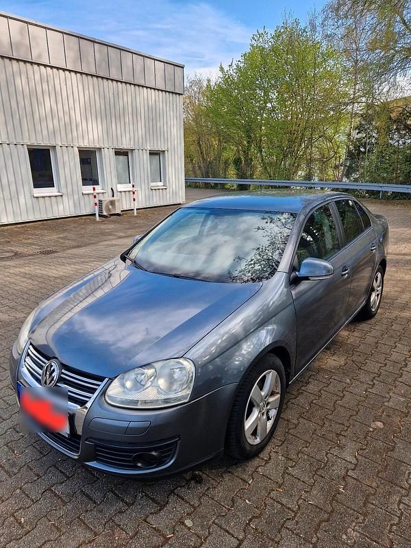 Gebraucht VW Jetta 102 PS (75 kW) 2008 Andere farben Limousine