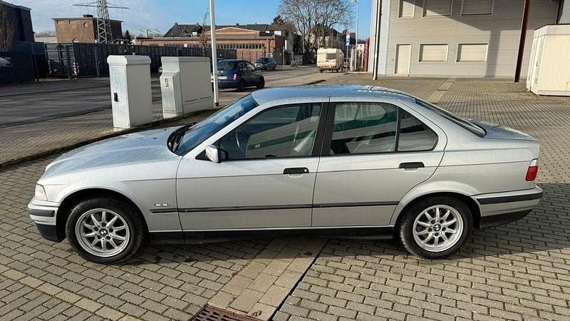 Gebraucht BMW 318 116 PS (85 kW) 1998 Silber Limousine