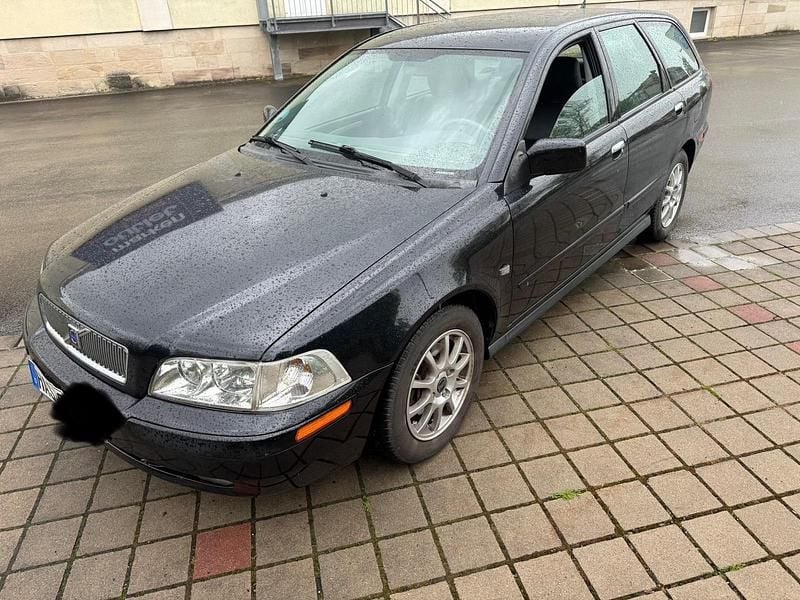 Schwarz Gebraucht 2004 Volvo V40 Kombi | 950 € (Fairer Preis) - Bild 1/4