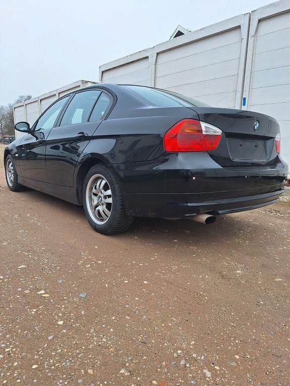 Gebraucht BMW 318 129 PS (94 kW) 2007 Schwarz Limousine