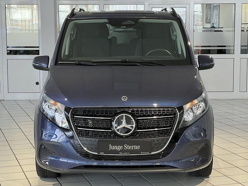 Gebraucht Mercedes V220 163 PS (119 kW) 2024 Blau, Van / Kleinbus