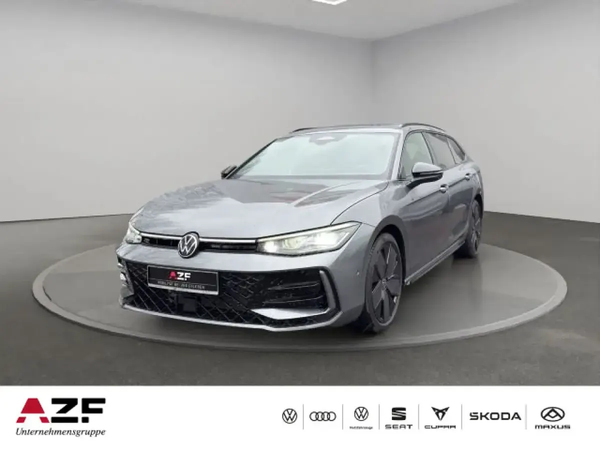 Gebraucht VW Passat R-line 193 PS (141 kW) 2026 Diabasgrau metallic Kombi