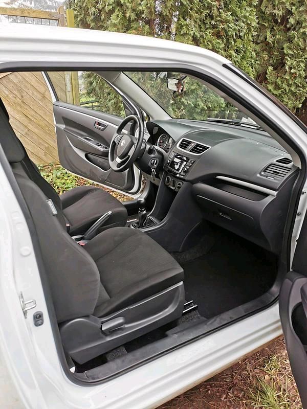 Gebraucht Suzuki Swift 69 PS (50 kW) 2013 Weiß Kleinwagen