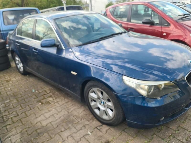 Second-hand BMW 525 192 CP (141 kW) 2005 Albastru Berlinǎ