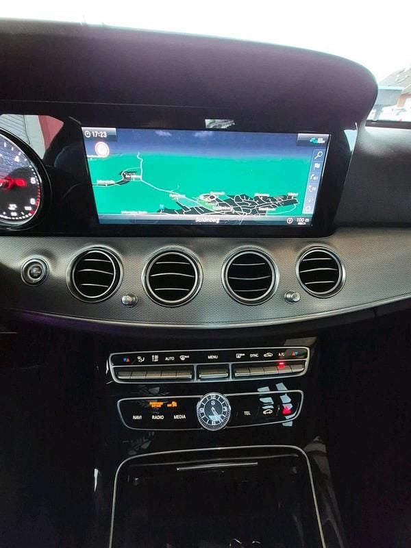 Gebraucht Mercedes E220 Exclusive 194 PS (142 kW) 2018 Blau Limousine