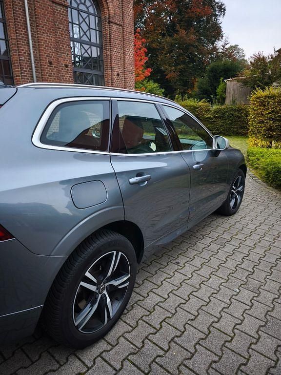 Grau Gebraucht 2019 Volvo XC60 R-Design SUV | 18.500 € (Fairer Preis) - Bild 1/4