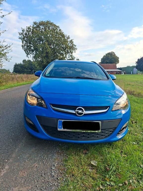 Gebraucht Opel Astra Exklusiv 140 PS (102 kW) 2015 Schwarz Limousine