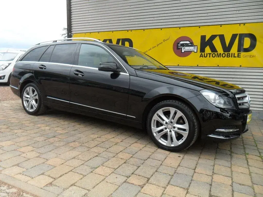 Gebraucht Mercedes C180 156 PS (114 kW) 2014 Schwarz Kombi