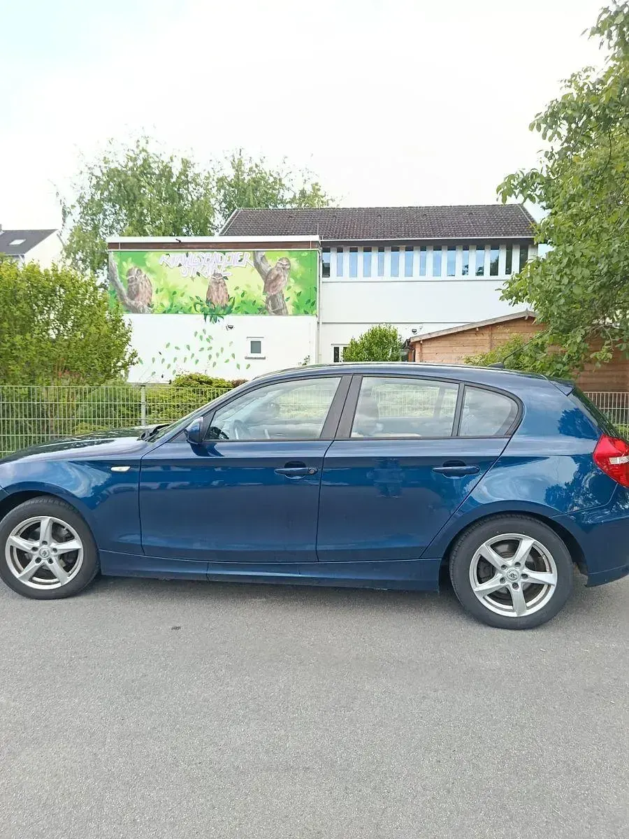 Gebraucht BMW 116 122 PS (89 kW) 2011 Blau Kleinwagen