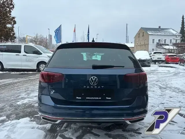 Gebraucht VW Passat Elegance 150 PS (110 kW) 2021 Blau(metallic) Kombi
