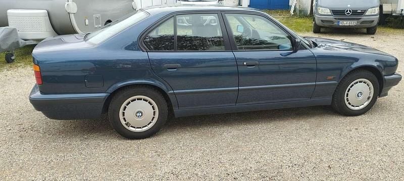 Gebraucht BMW 518 Executive 116 PS (85 kW) 1994 Sorrentblau Limousine