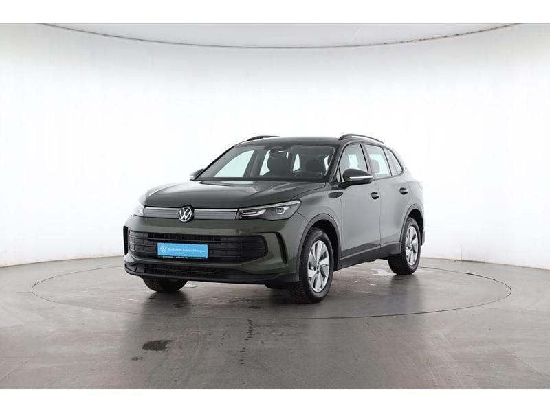 Gebraucht VW Tiguan 131 PS (96 kW) 2025 Cipressinogrün (metallic) SUV