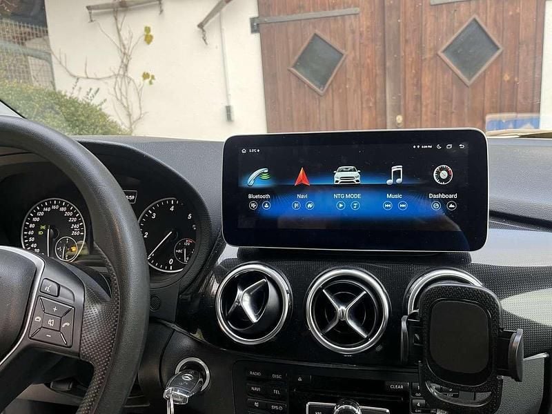 Grau Gebraucht 2014 Mercedes B180 Van / Kleinbus | 5.900 € (Guter Preis) - Bild 1/4