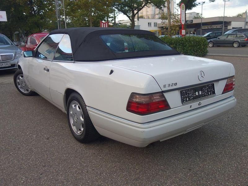 Gebraucht Mercedes E320 220 PS (161 kW) 1993 Weiß Cabrio