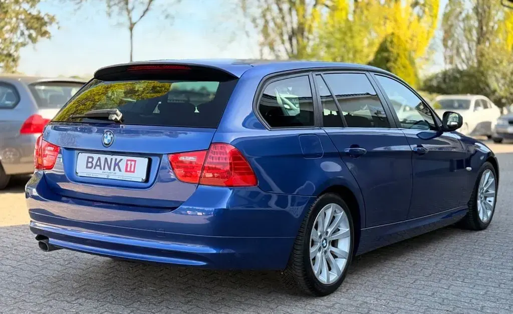 Używany BMW 320 Performance 184 KM (135 kW) 2010 Niebieski Sedan/Limuzyna
