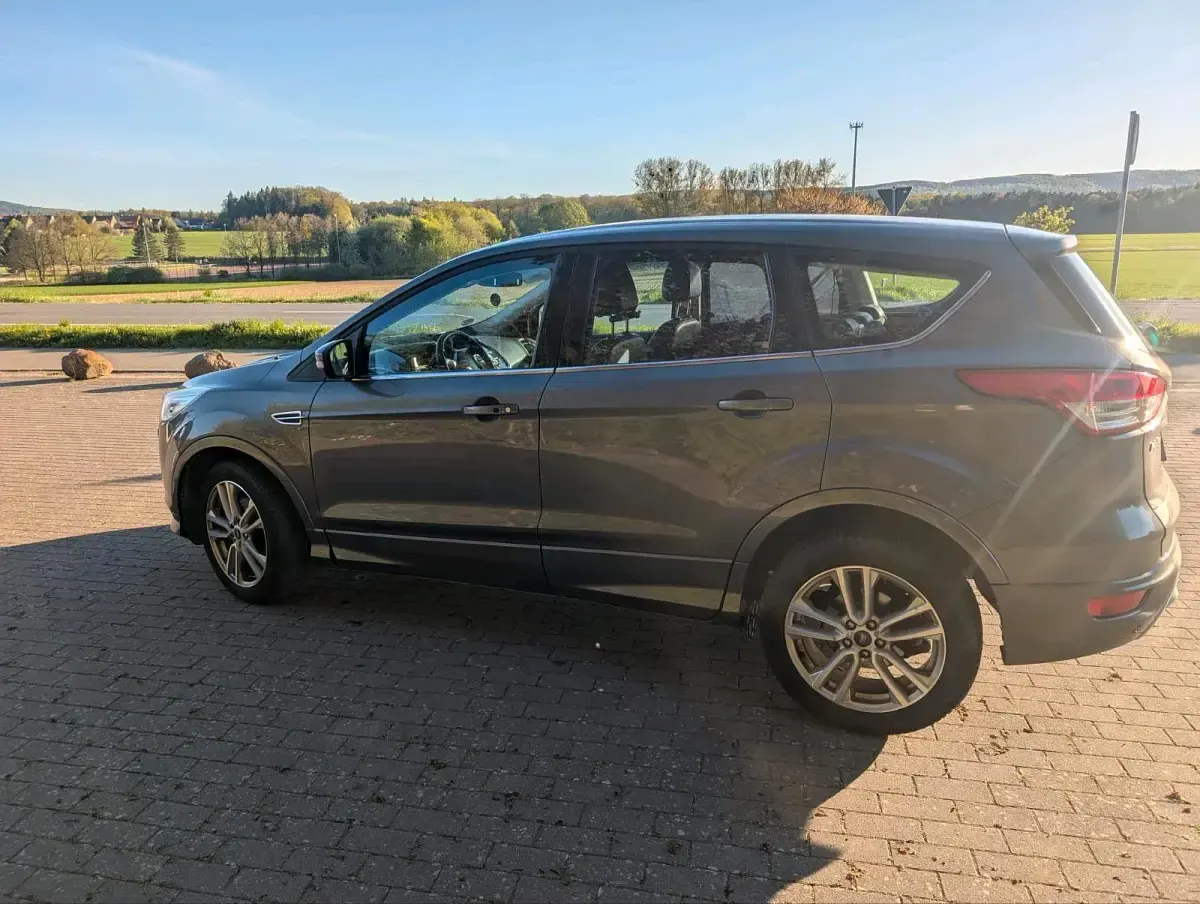 Usata Ford Kuga 140 CV (102 kW) 2014 Grigio SUV