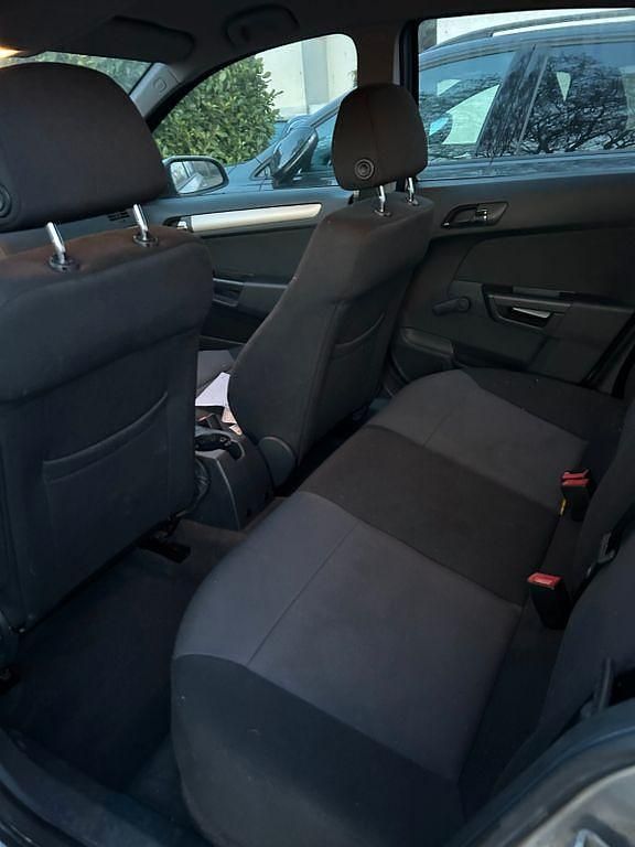 Gebraucht Opel Astra 116 PS (85 kW) 2008 Silber Limousine