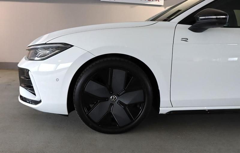 Gebraucht VW Passat R-line 150 PS (110 kW) 2025 Weiß Kombi