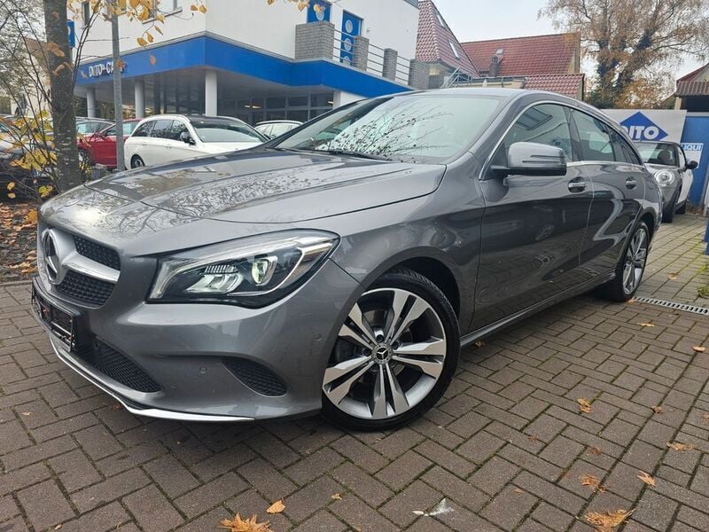 Mountaingrau met. Gebraucht 2018 Mercedes CLA180 Shooting Brake Urban Kombi | 18.950 € (Guter Preis) - Bild 1/4