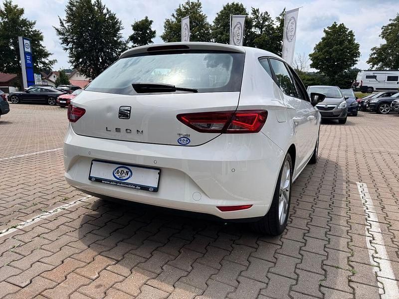 Gebraucht Seat Leon Style 125 PS (91 kW) 2015 Weiß Limousine