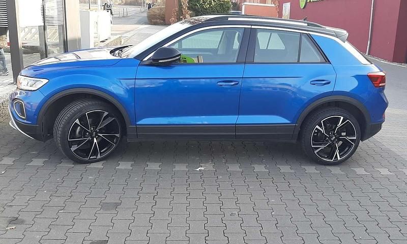 Blau Gebraucht 2023 VW T-Roc Life SUV | 21.000 € (Fairer Preis) - Bild 1/4