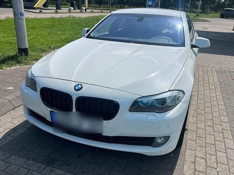 Weiß Gebraucht 2010 BMW 525 Limousine | 7.950 € (Superpreis) - Bild 1/4