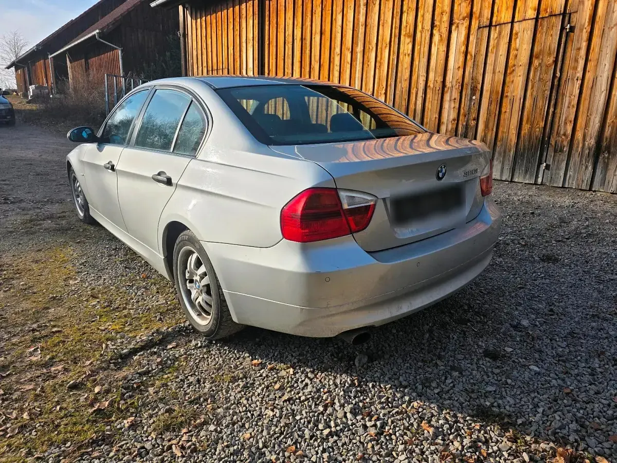 Gebraucht BMW 320 150 PS (110 kW) 2005 Silber Limousine